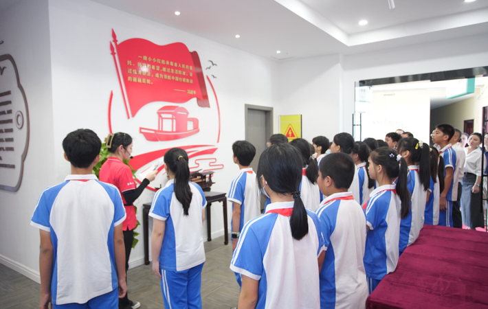 【培總已閱】續(xù)紅色血脈，綻放青春活力 “扣好人生第一粒扣子”活動正式啟動