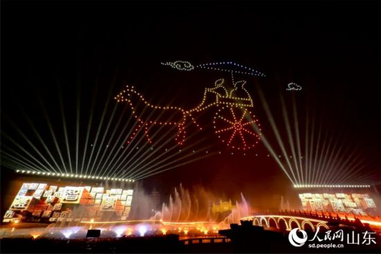 尼山圣境動態(tài)光影將觀眾帶入歷史情境。 人民網(wǎng) 喬姝攝