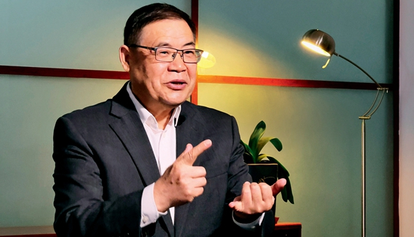 潘家華：“可再生能源，我們‘風’‘光’無限”