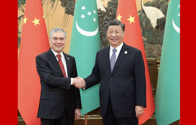 習(xí)近平會(huì)見(jiàn)土庫(kù)曼斯坦民族領(lǐng)袖、人民委員會(huì)主席別爾德穆哈梅多夫