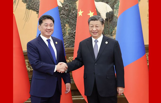 習(xí)近平會(huì)見(jiàn)蒙古國(guó)總統(tǒng)呼日勒蘇赫