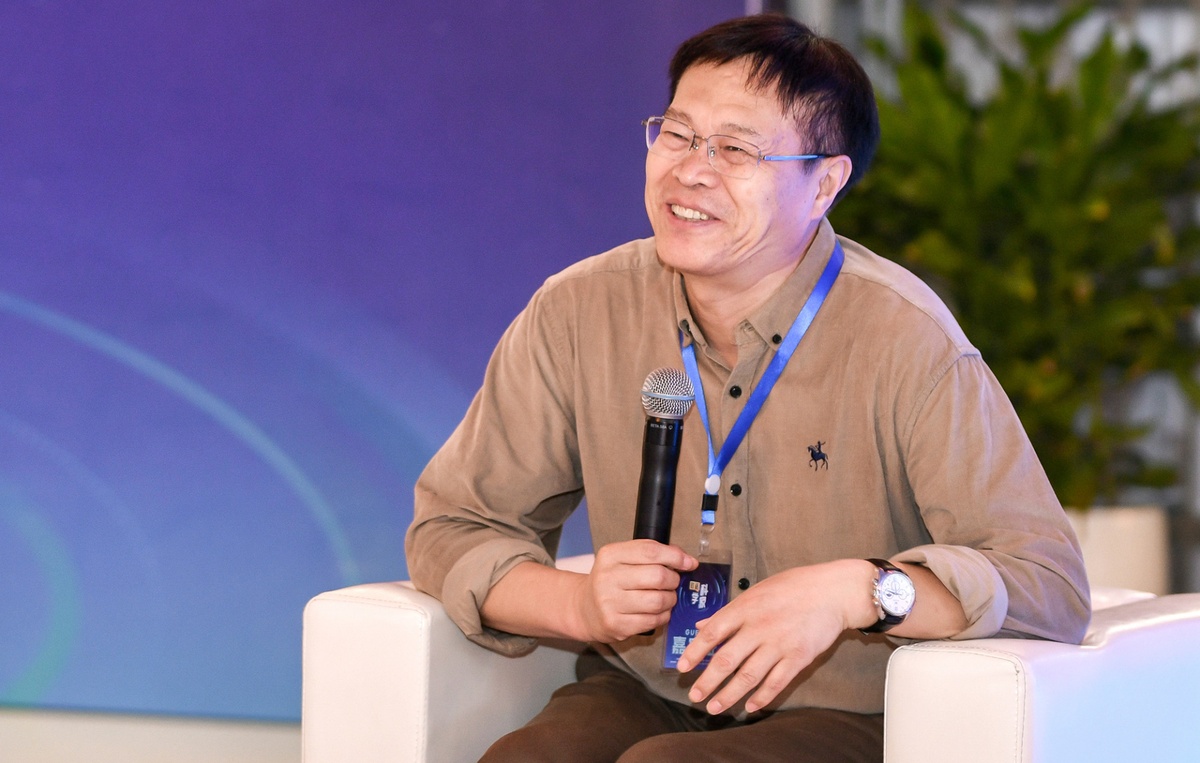 北京化工大學(xué)教授、遼寧省“能源材料化工重點(diǎn)實(shí)驗(yàn)室”主任邱介山發(fā)言