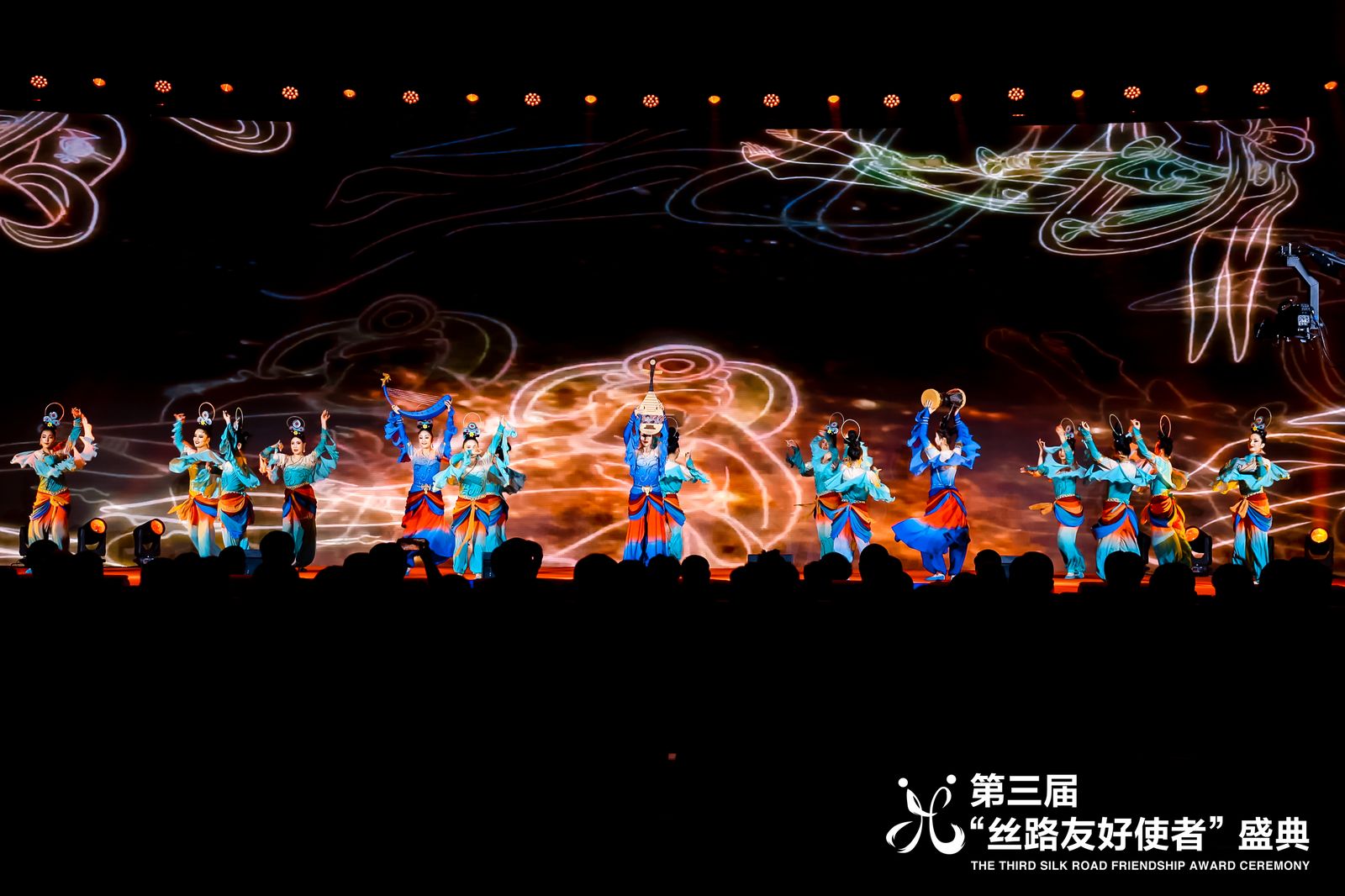 第三屆“絲路友好使者”盛典信物發(fā)布，人民文創(chuàng)“絲路寶船”傳遞絲路情緣
