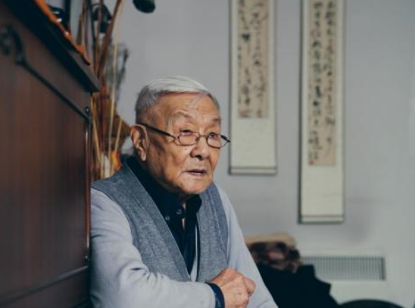 “8090”對話錄｜94歲楊先讓，一刀一筆任平生