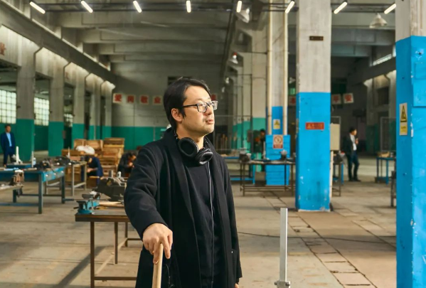 專訪｜《年會不能停！》編劇、導(dǎo)演董潤年，在“扎心”與“撓胳肢窩”之間